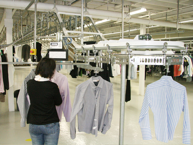 Cleaners in Toronto Rely on SRS Conveyors